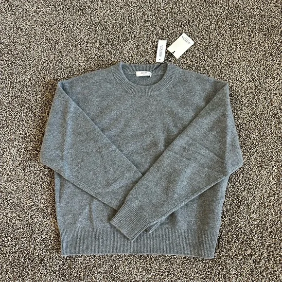Aritzia Cashmere Relaxed Crew Sweater in heather dark grey, size medium